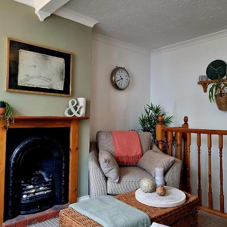 2 Bedroom House Within Walking Distance Of Town Каус Экстерьер фото