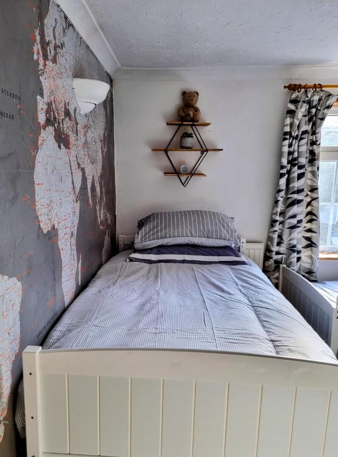 2 Bedroom House Within Walking Distance Of Town Каус Экстерьер фото