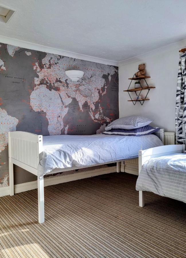 2 Bedroom House Within Walking Distance Of Town Каус Экстерьер фото