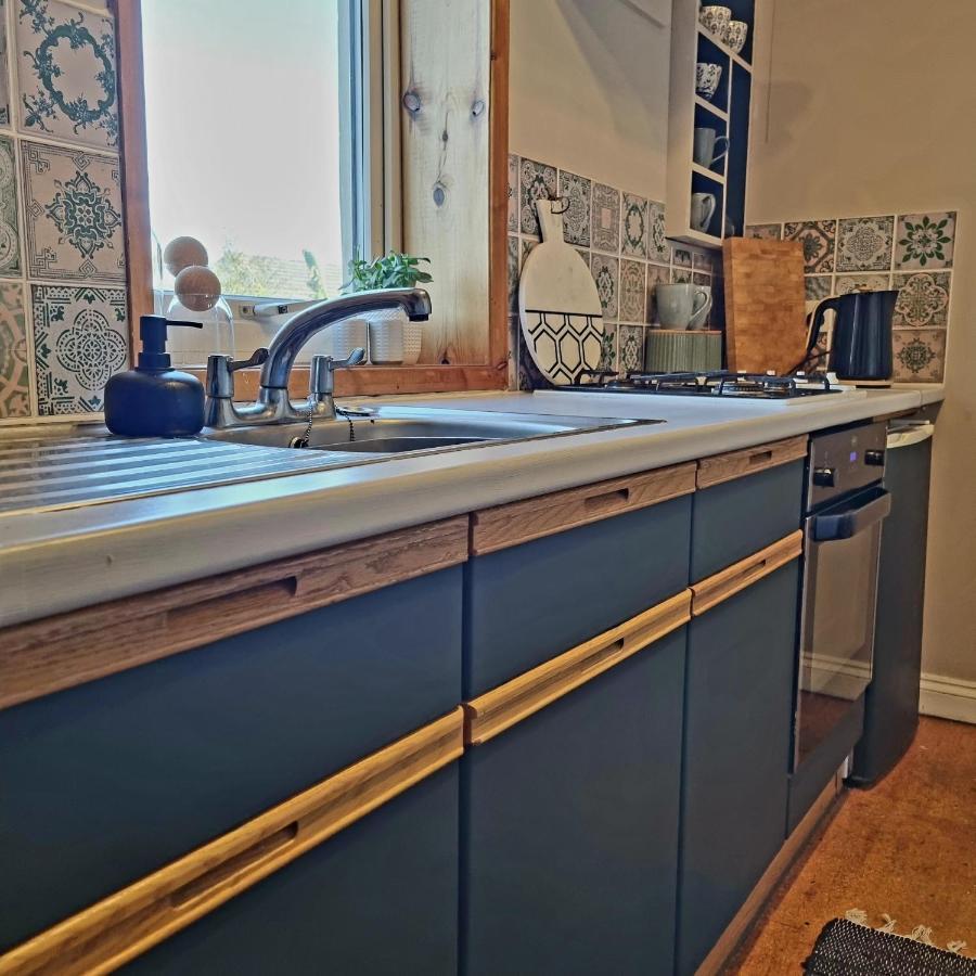 2 Bedroom House Within Walking Distance Of Town Каус Экстерьер фото