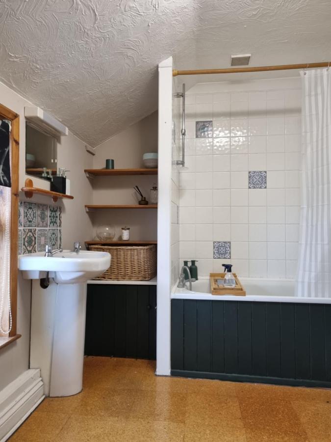 2 Bedroom House Within Walking Distance Of Town Каус Экстерьер фото