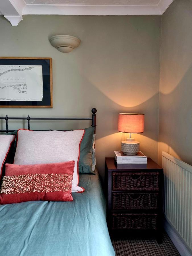 2 Bedroom House Within Walking Distance Of Town Каус Экстерьер фото